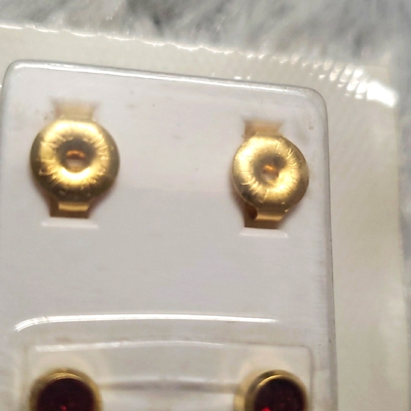 New Original Caflon Earrings with Colored Stone for Baby Girls Gold and Red. - Picture 4 of 6